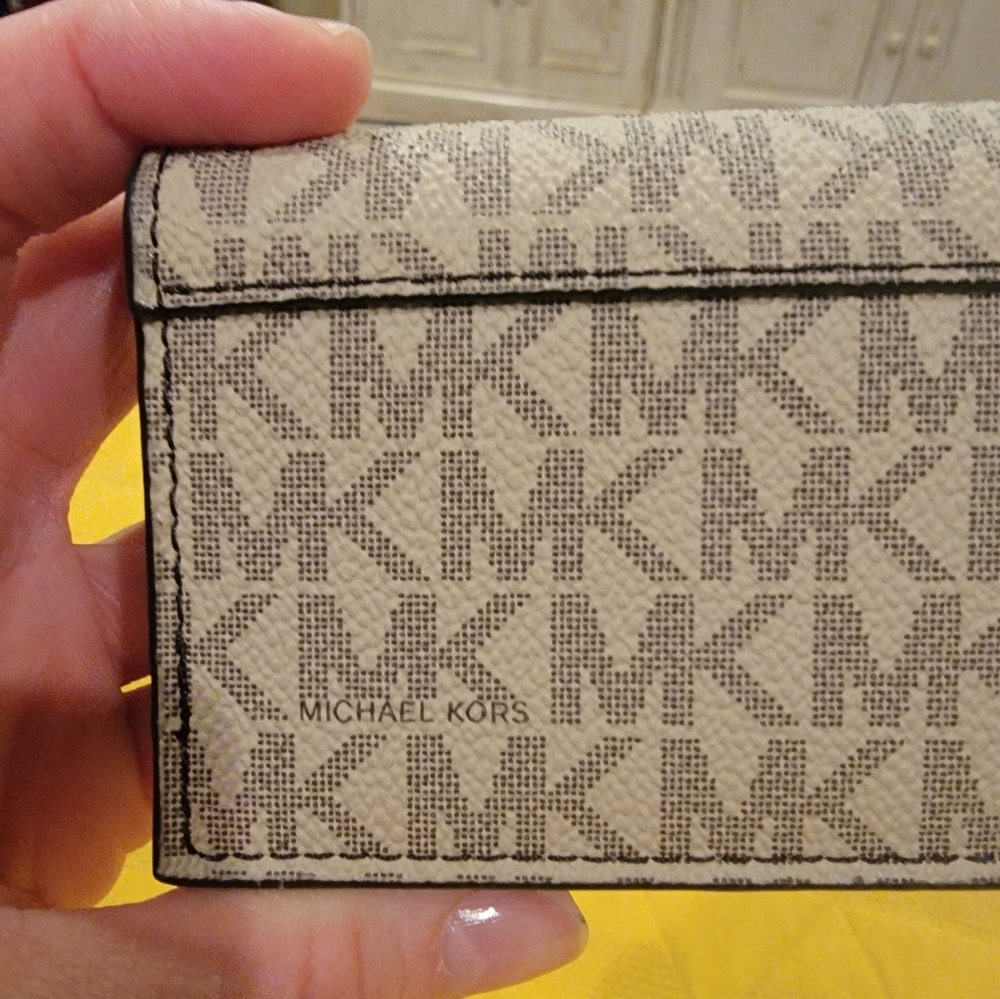Michael Kors mens Wallet. Accordion card case. - Picture 5 of 15